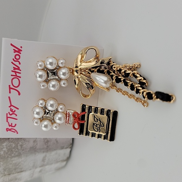 Betsey Johnson Earrings Perfume Bottle and Bow - Picture 3 of 5